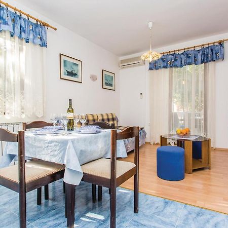 1 Bedroom Awesome Apartment In Malinska Εξωτερικό φωτογραφία