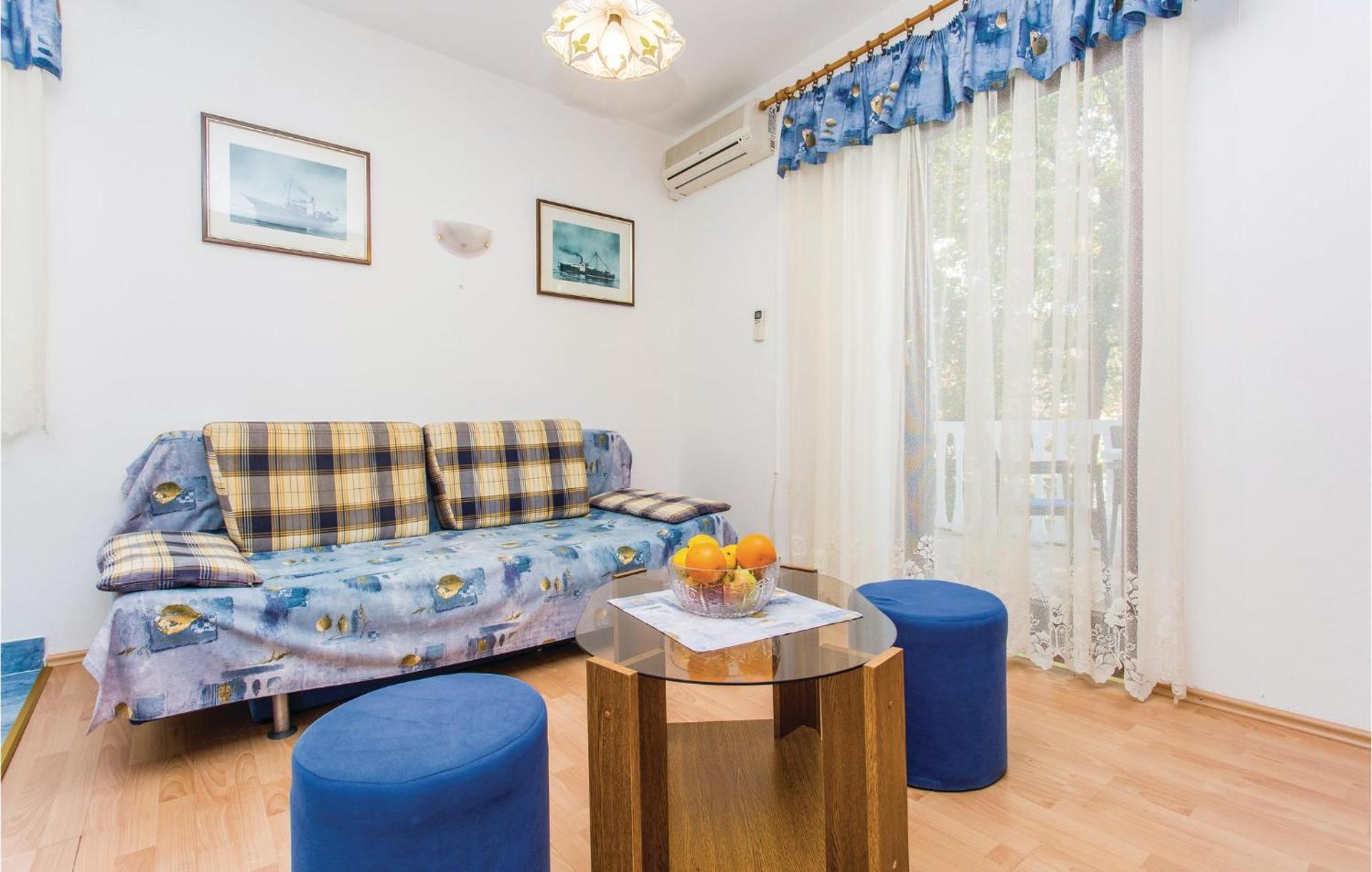 1 Bedroom Awesome Apartment In Malinska Εξωτερικό φωτογραφία