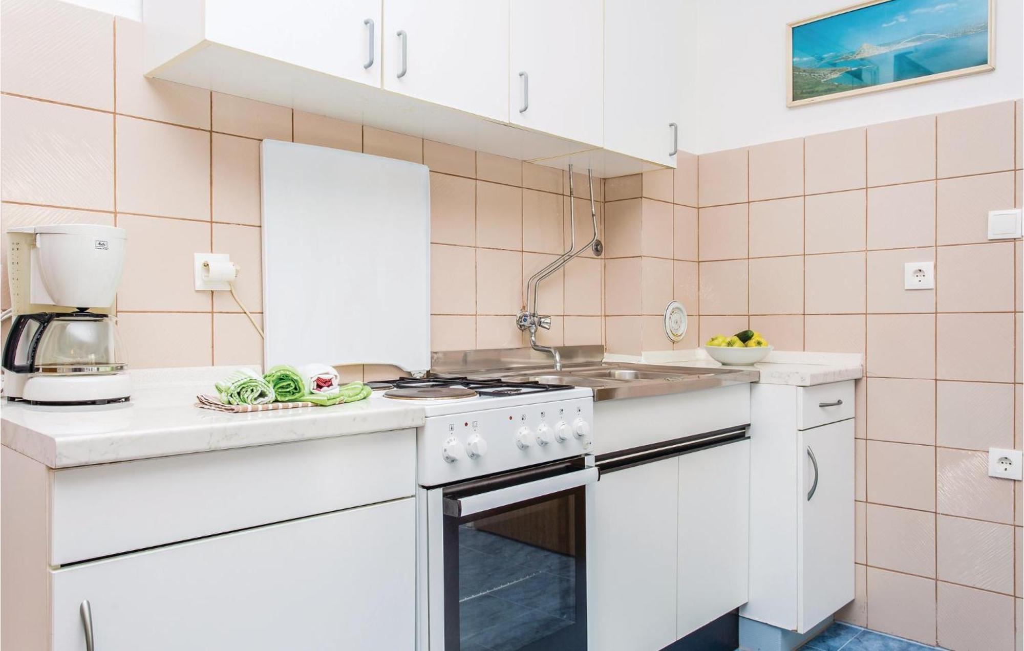 1 Bedroom Awesome Apartment In Malinska Εξωτερικό φωτογραφία